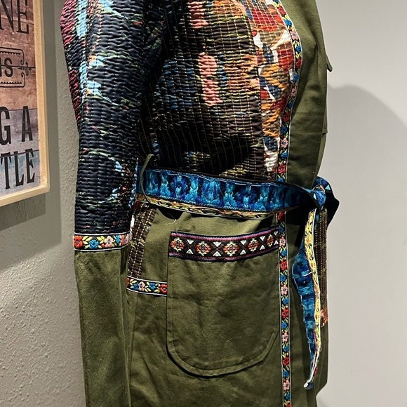 Adore Green Military Field Jacket with Vintage Aesthetic - Picture 6 of 16